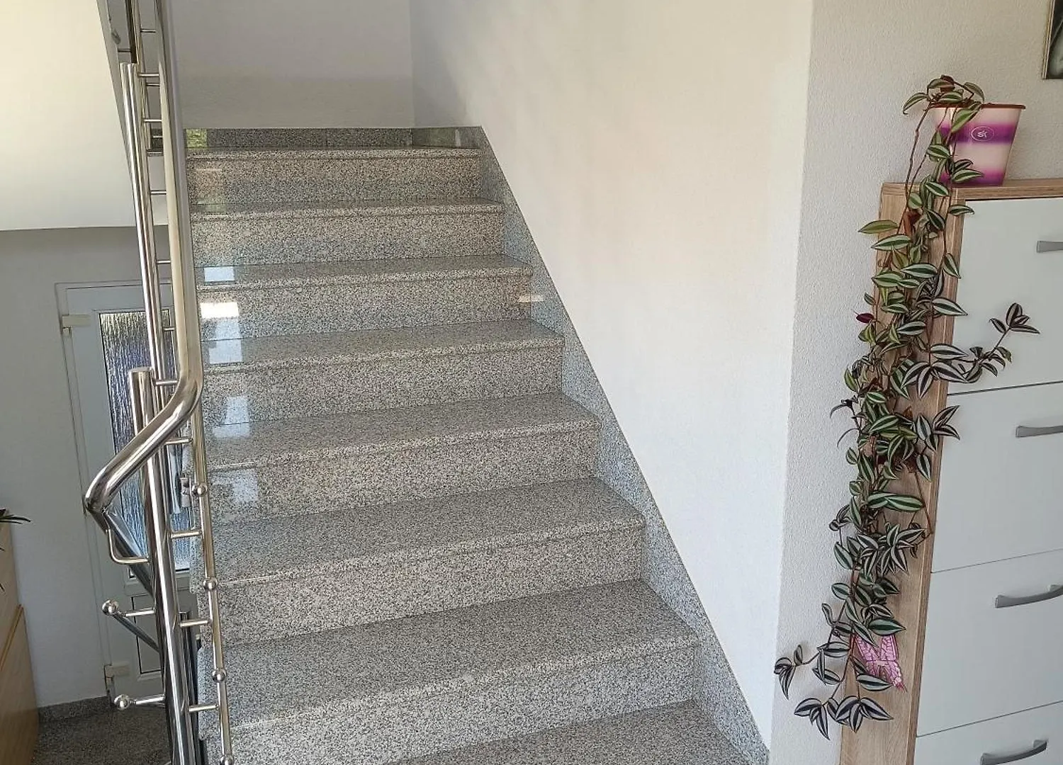 アパート Apartman Ika ウマグ